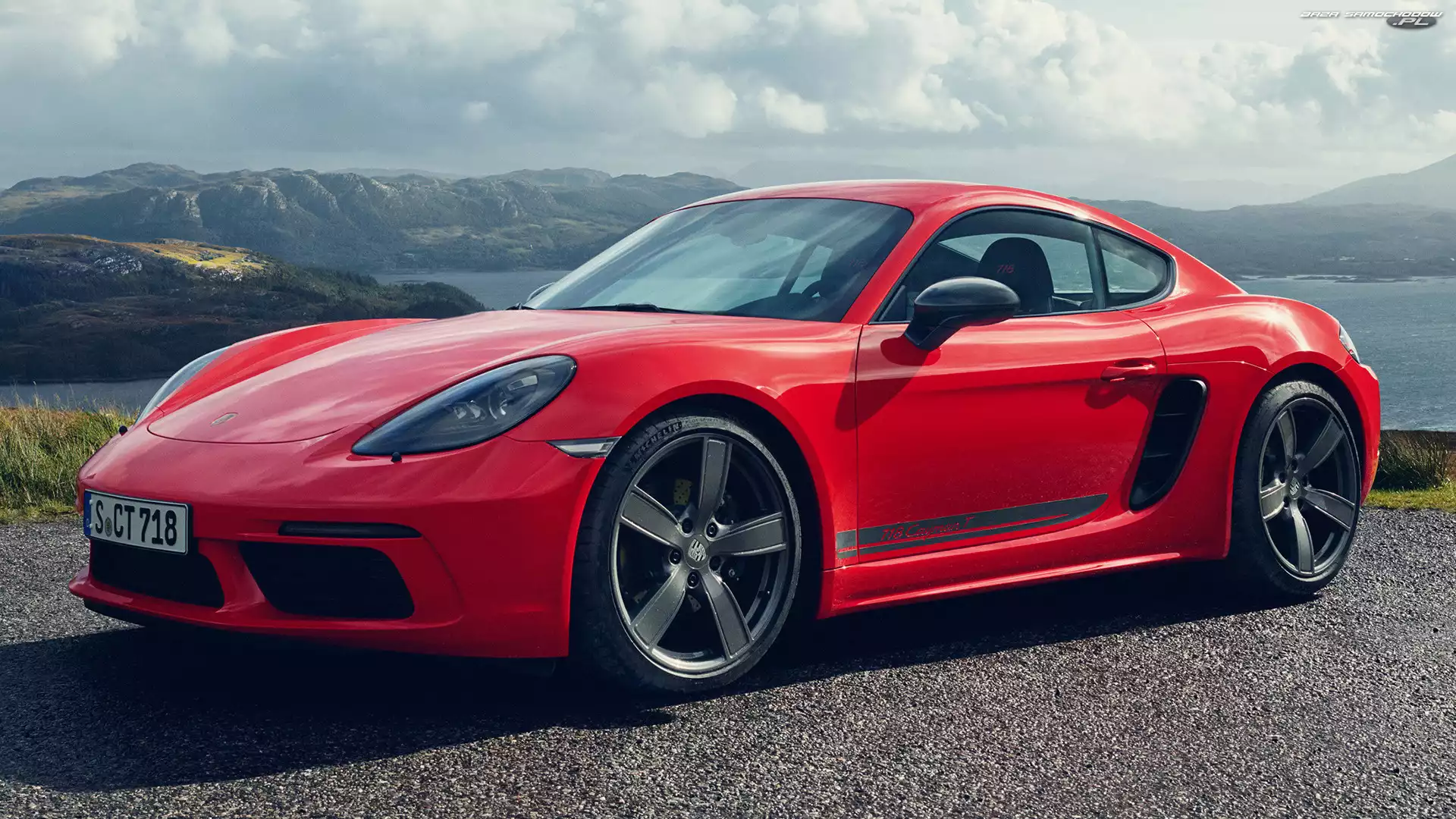 Porsche 718 Cayman T, Czerwone