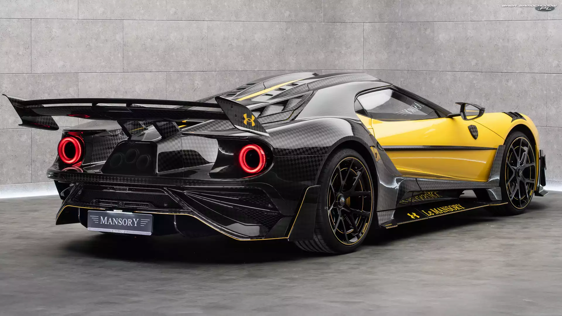 Under Armour, Ford GT, Mansory