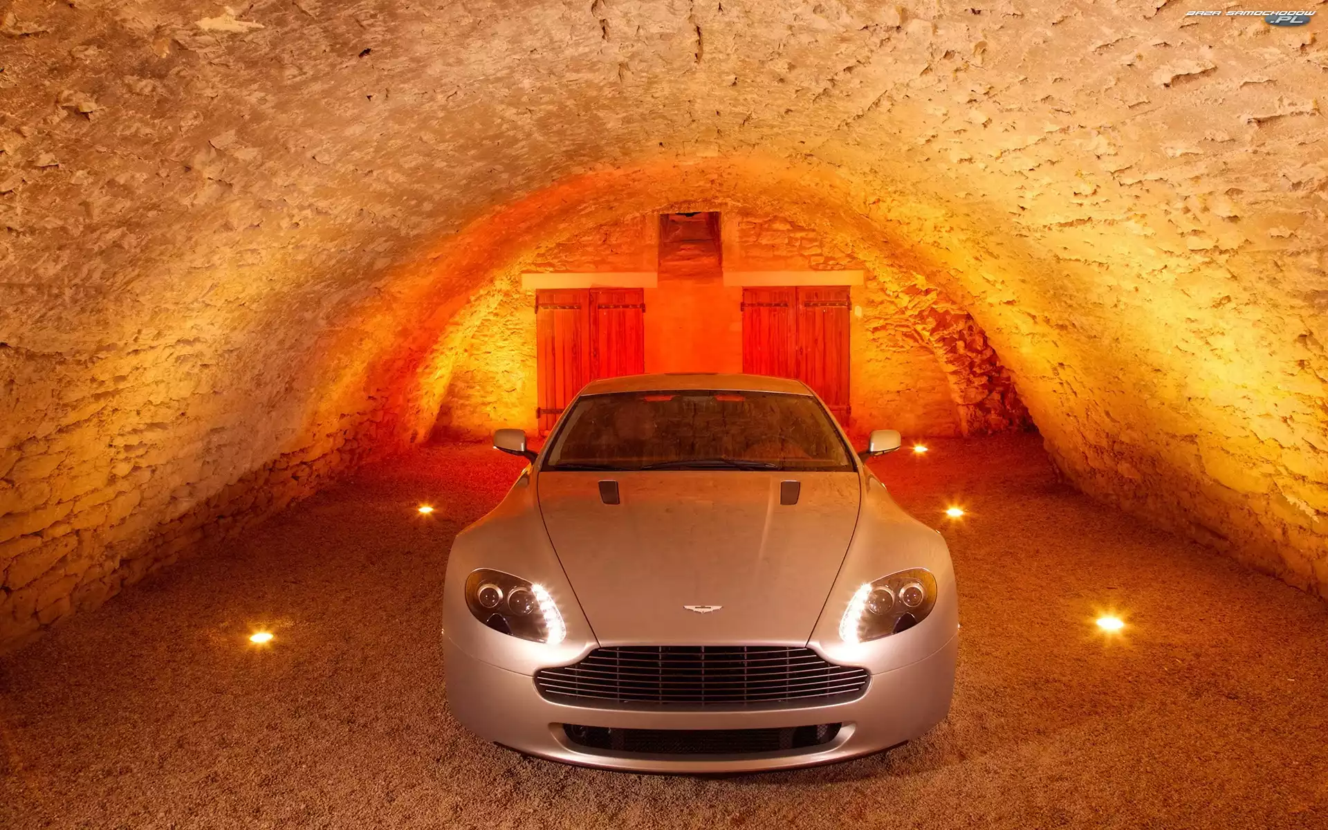 Oświetlenie, Aston Martin V8 Vantage S, Garaż