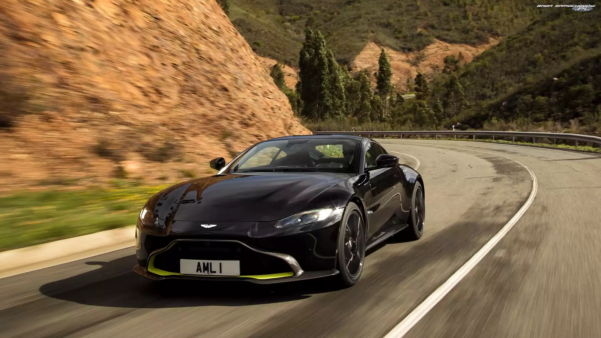 Aston Martin Vantage V8, Droga