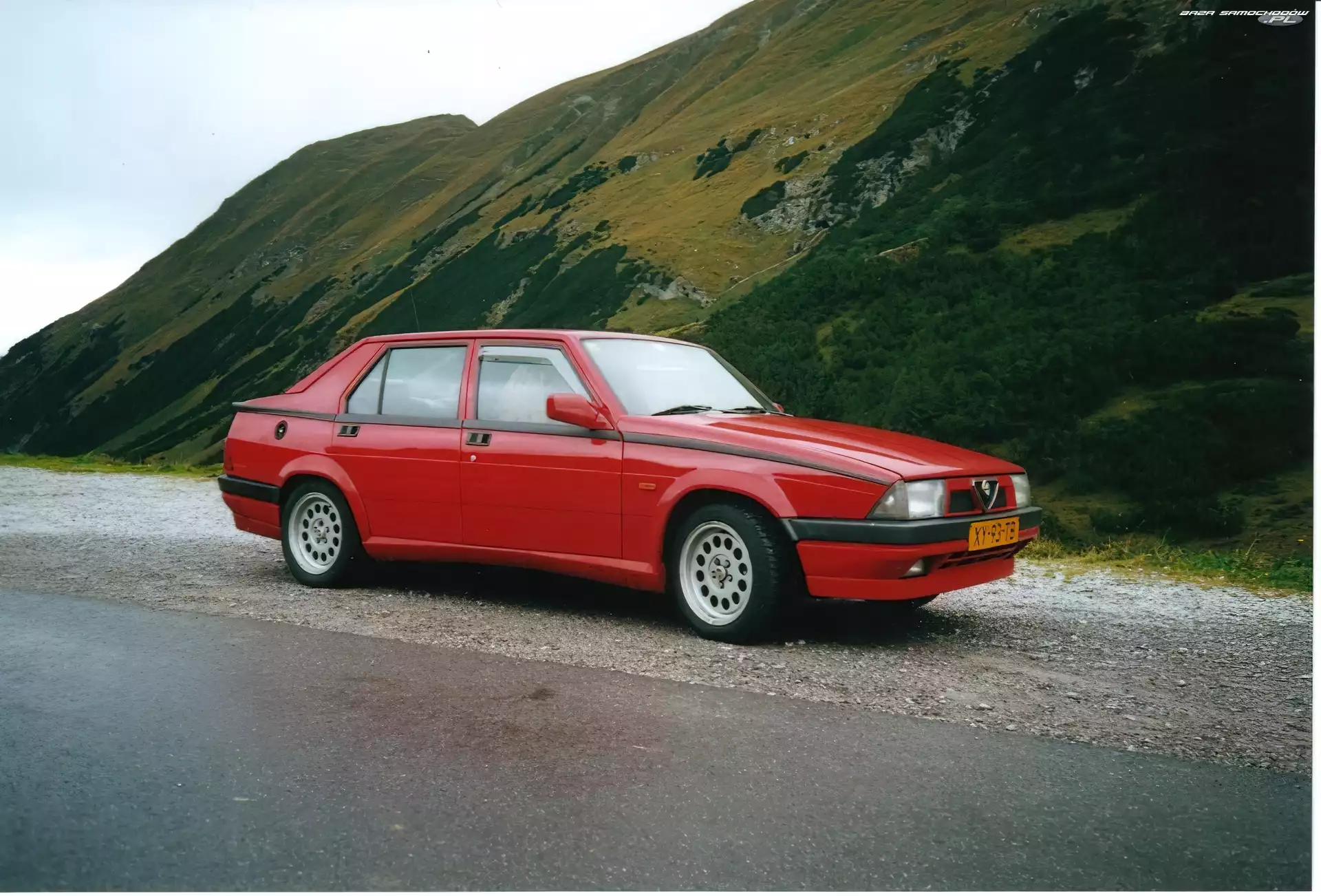 Bok, Alfa Romeo 75, Prawy