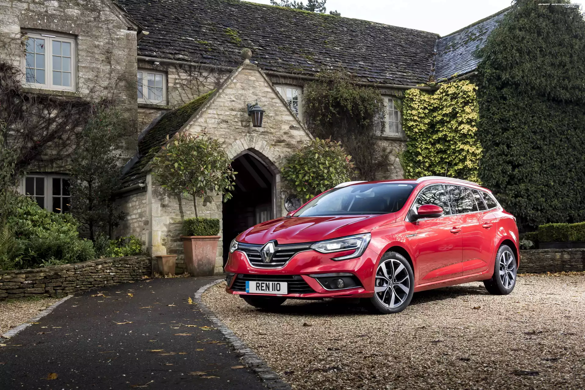 Dom, Czerwony, Renault Megane Sport Tourer