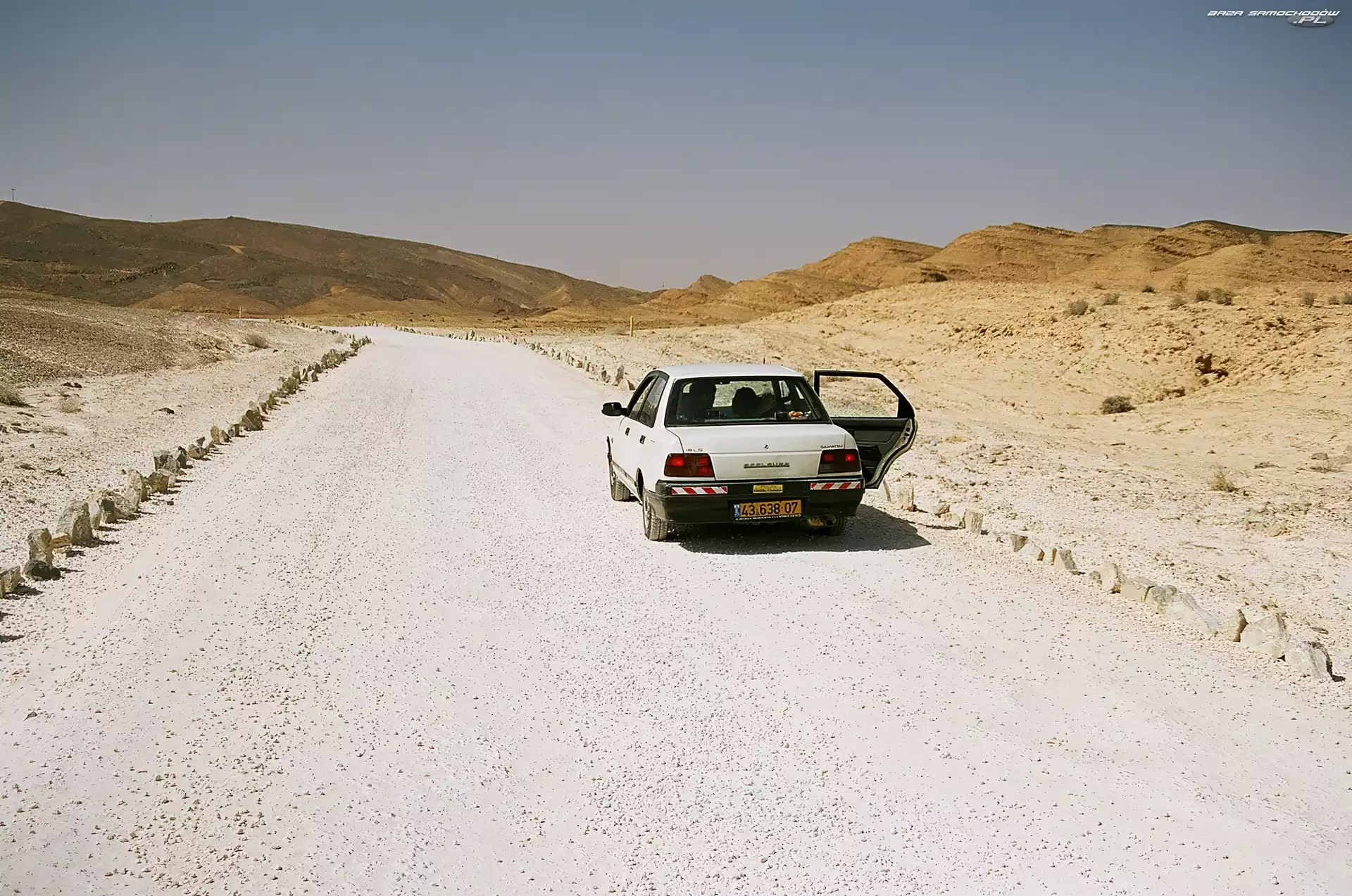 Droga, Daihatsu Applause, Pustynna