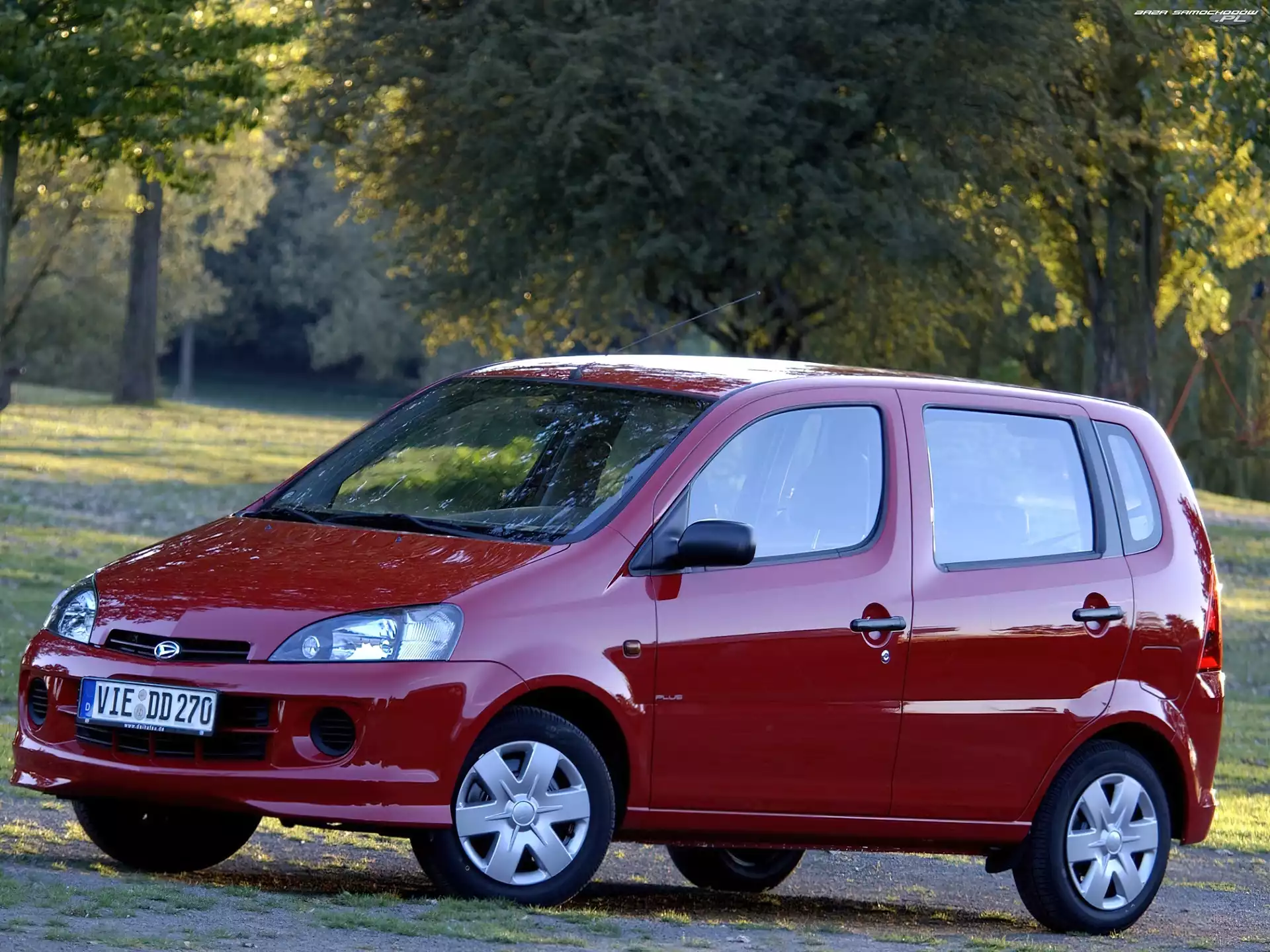 Daihatsu YRV, Drzwi, Kierowcy, Strona