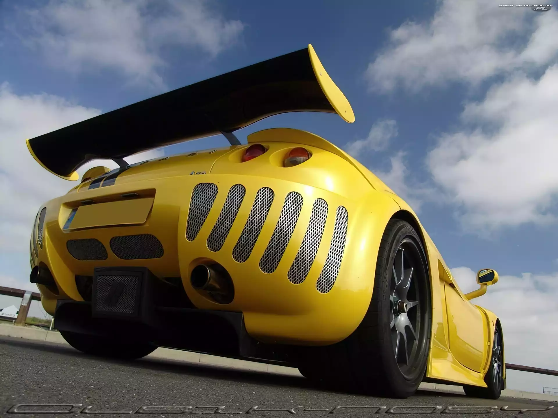 Ascari A10, Dyfuzor, Wydechowe, Rury