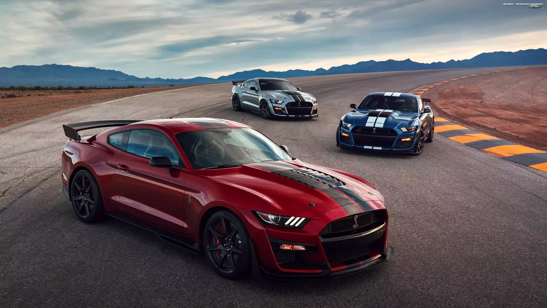 Ford Mustang Shelby GT500, Trzy, Samochody