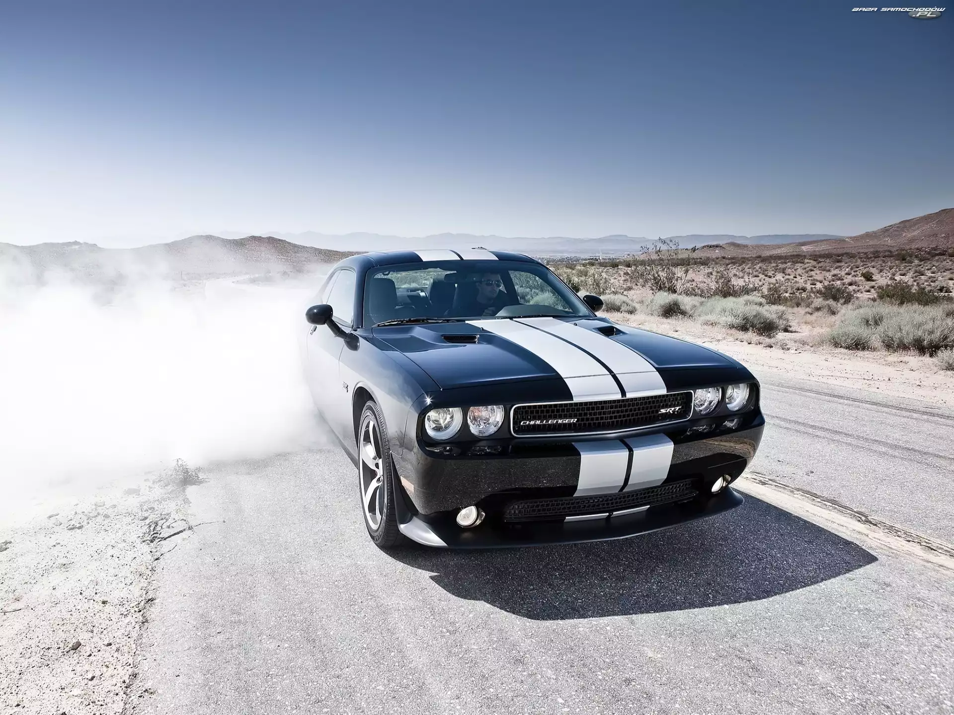 Gumę, Dodge Challenger STR8, Pali