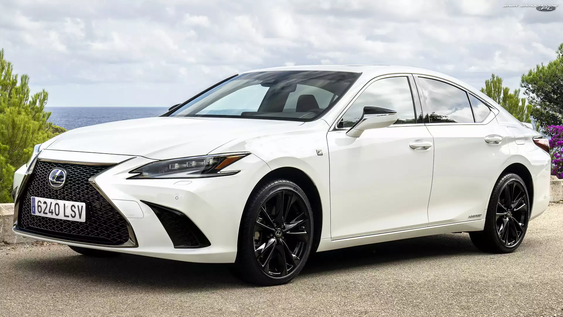 Hybryda, Lexus ES