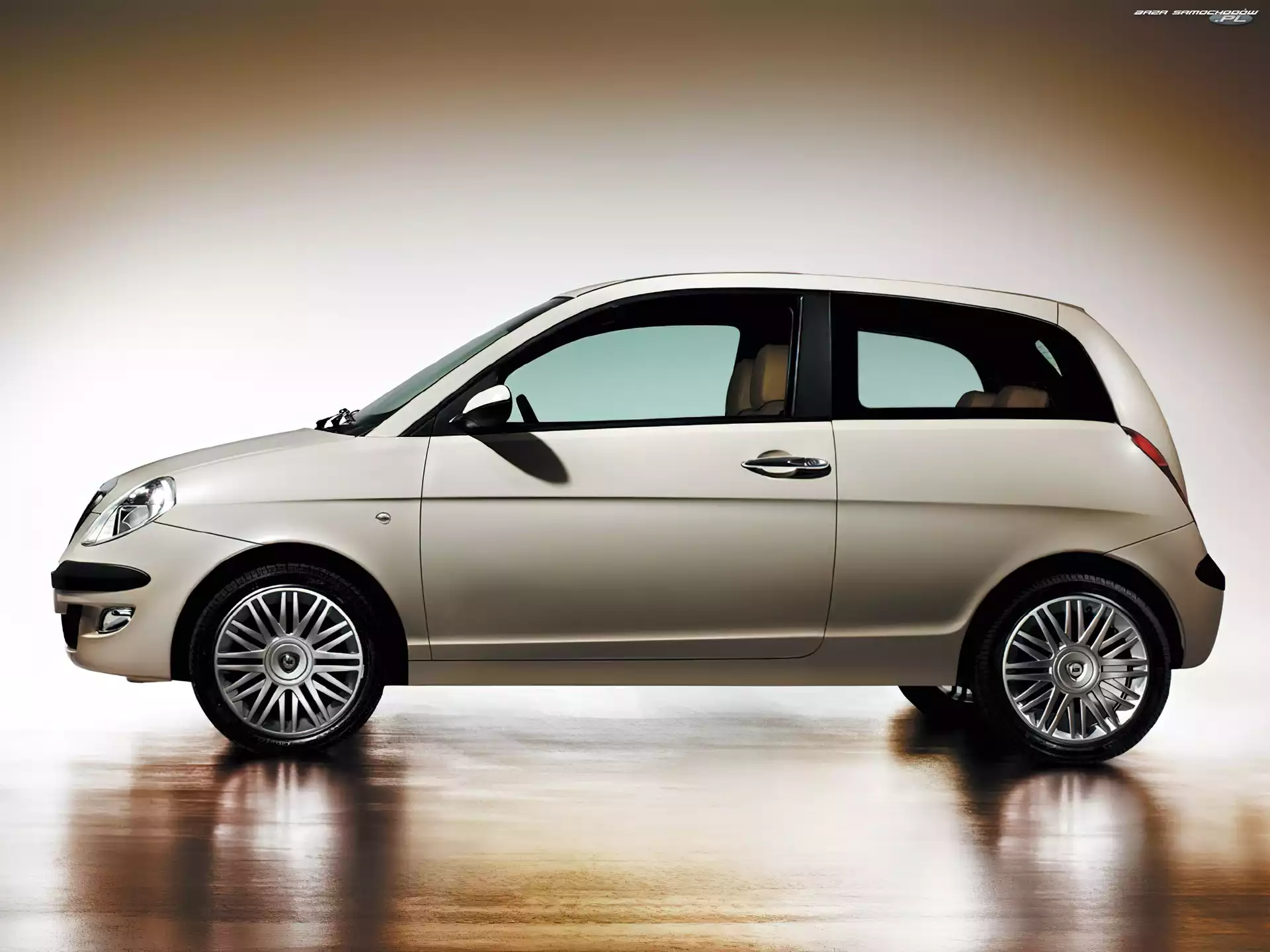 Lewy Profil, Lancia Ypsilon