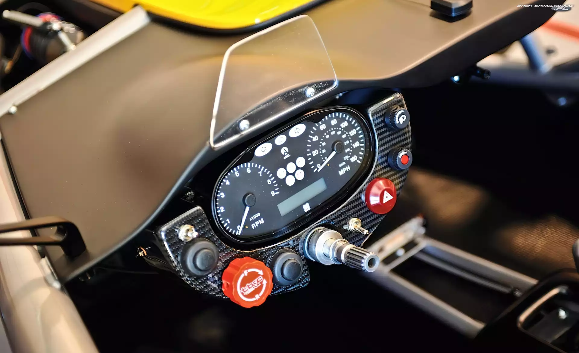 Licznik, Ariel Atom, Konsola
