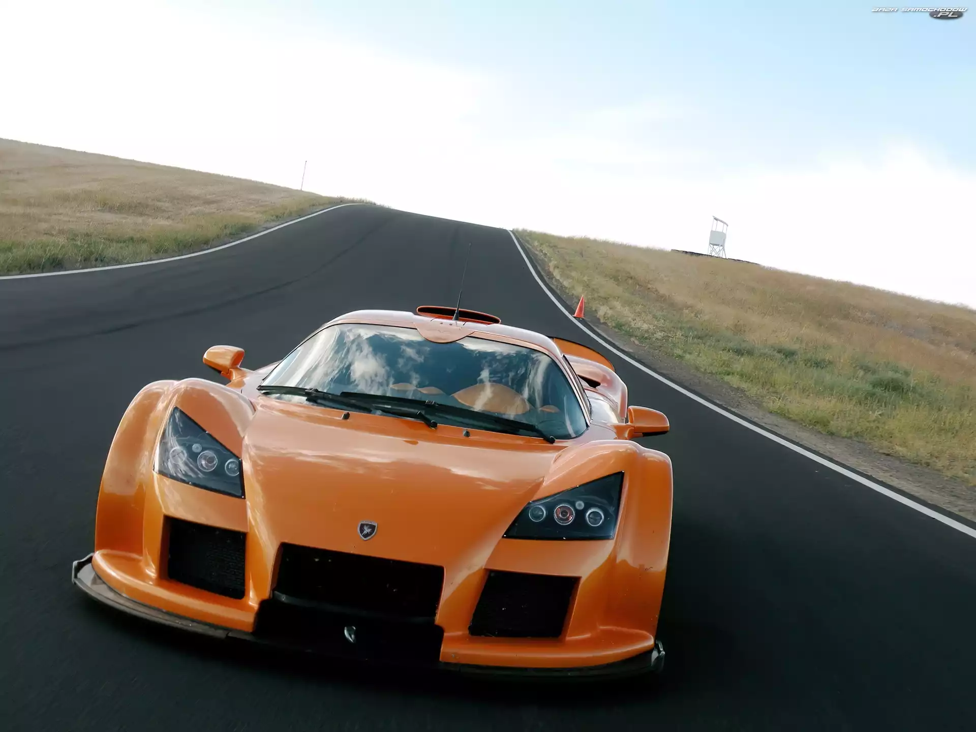 Maska, Gumpert Apollo, Reflektory