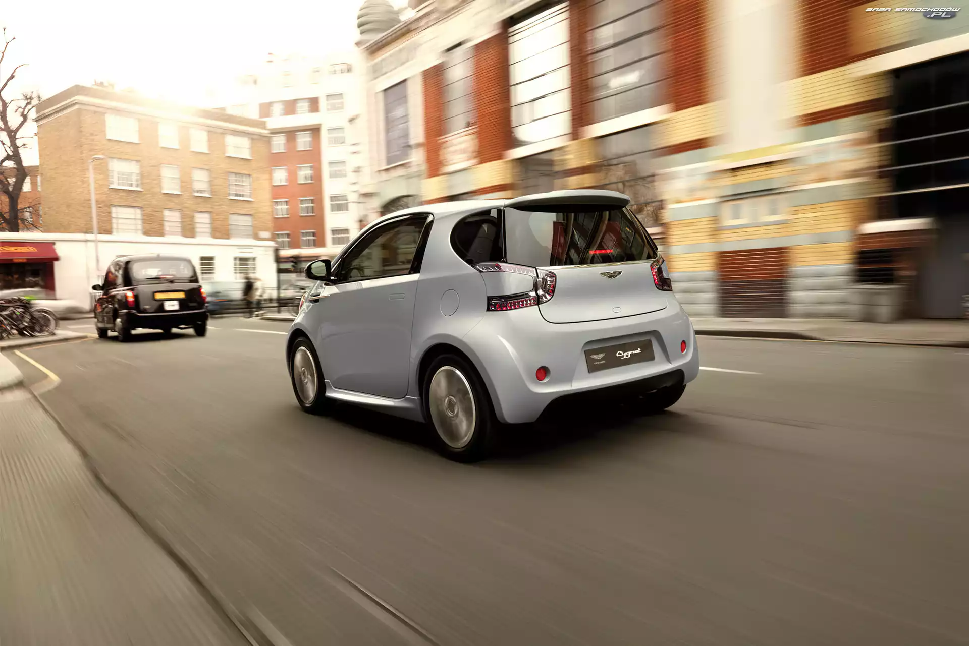 Miasto, Tył, Aston Martin Cygnet
