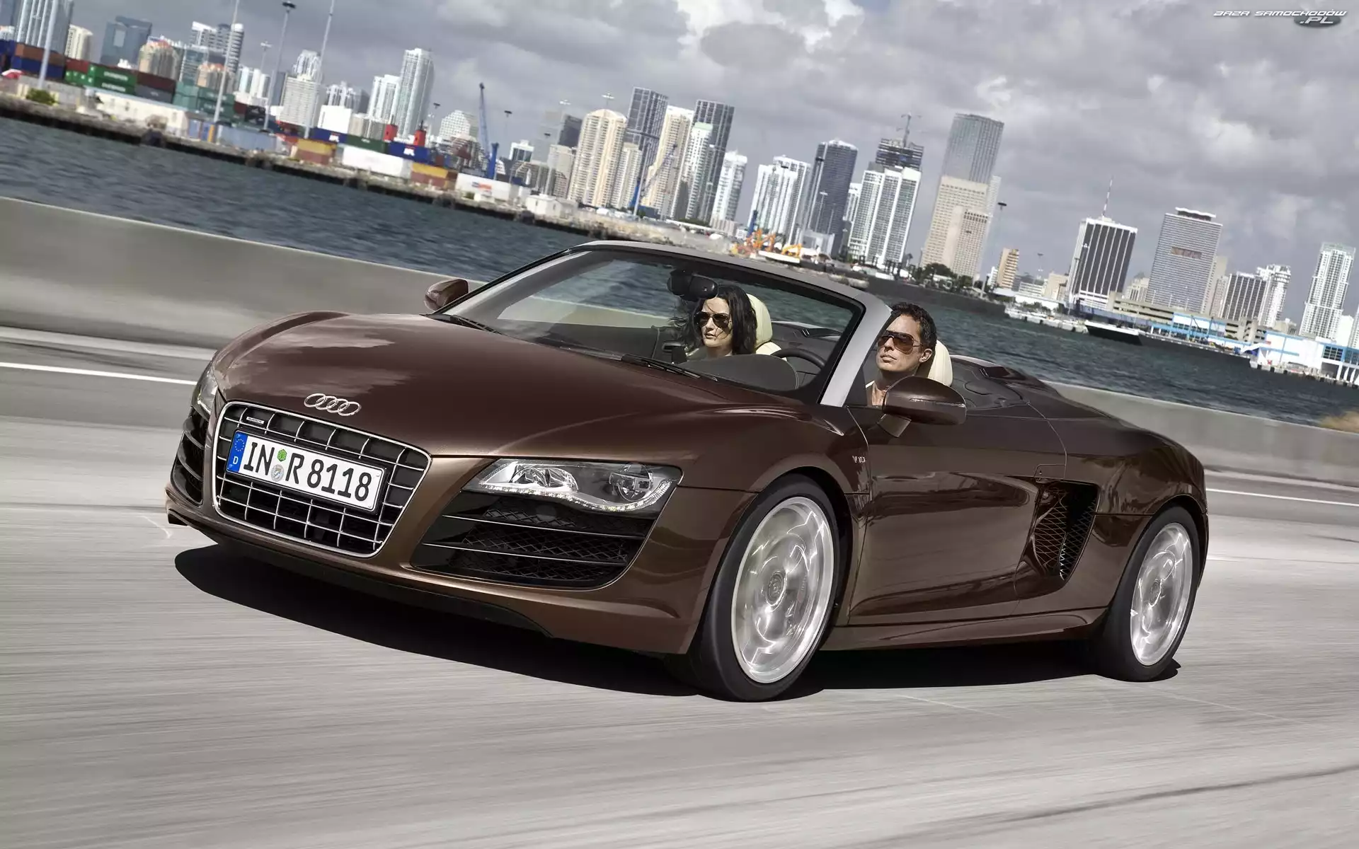 Miasto, Audi R8, Budynki