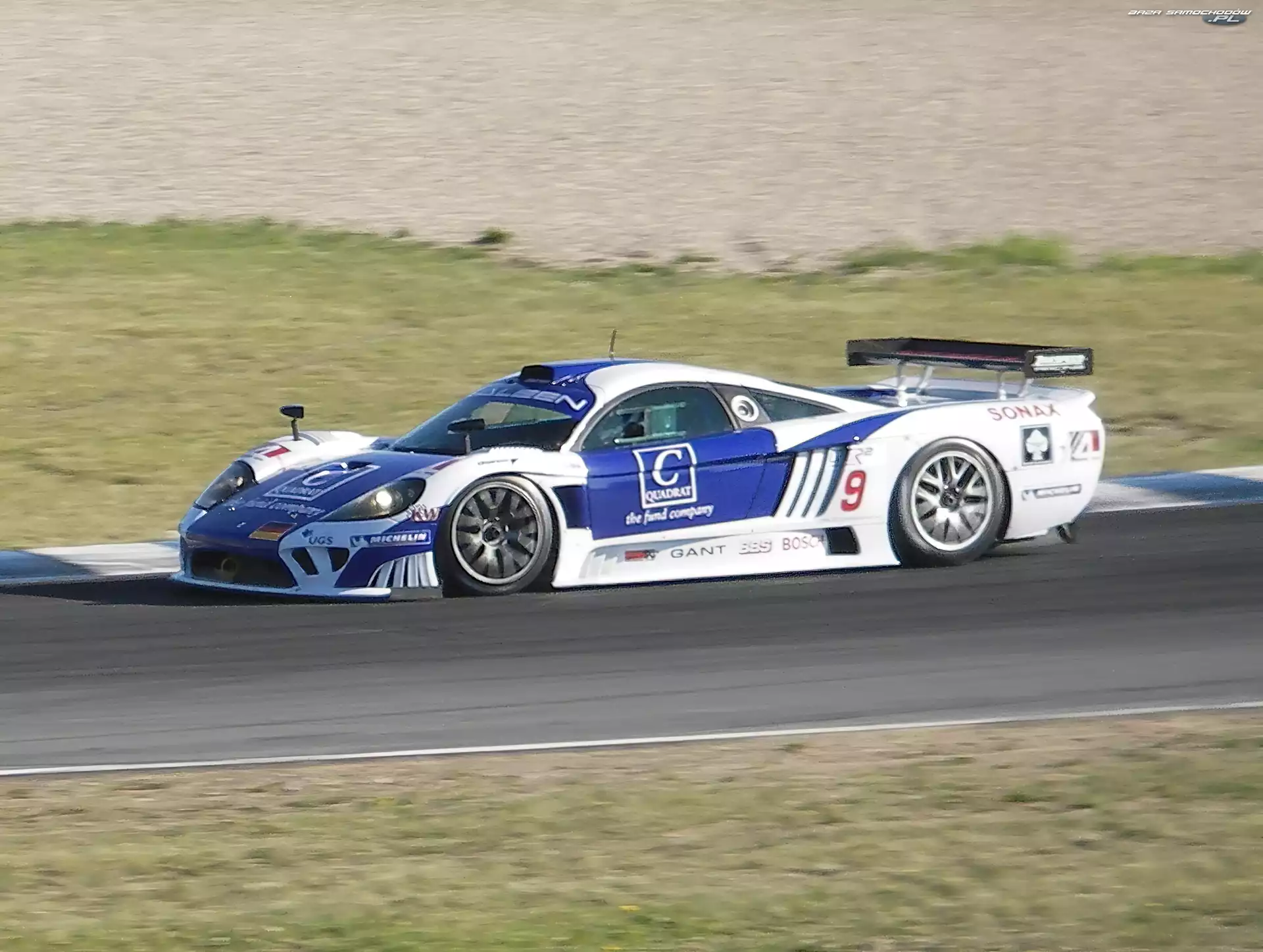 Ostry, Wyścig, Saleen S7, Zakręt