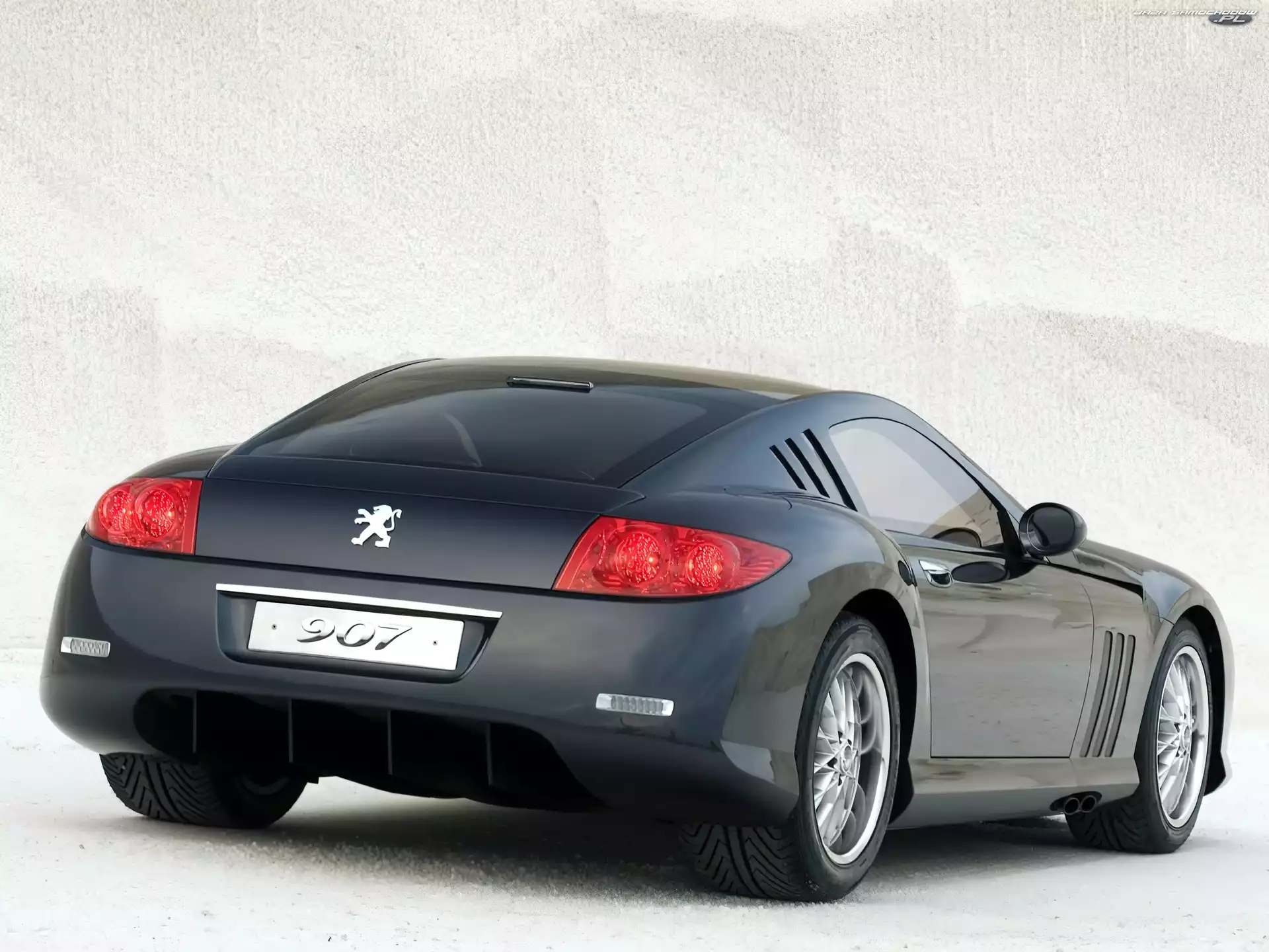 Czarny Peugeot 907
