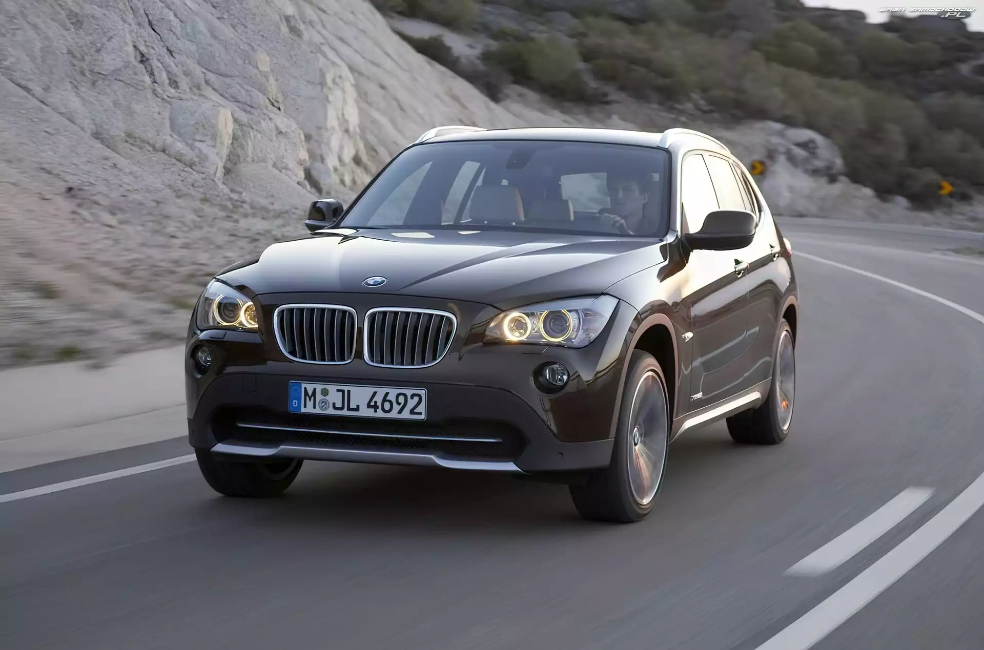 Przód, BMW X1, Dokładka