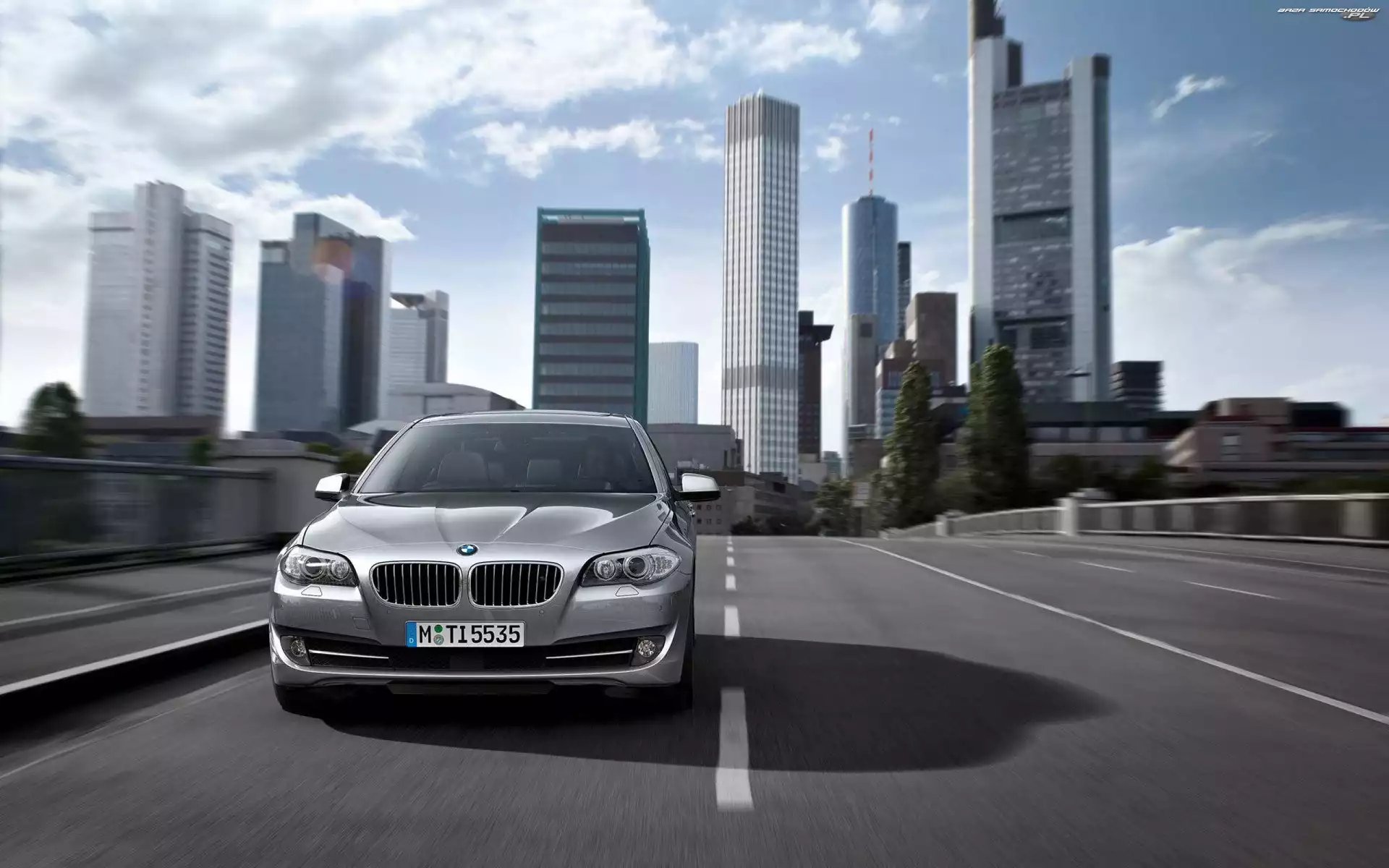 BMW seria 7 F01, Ulica, Przód, Miasto