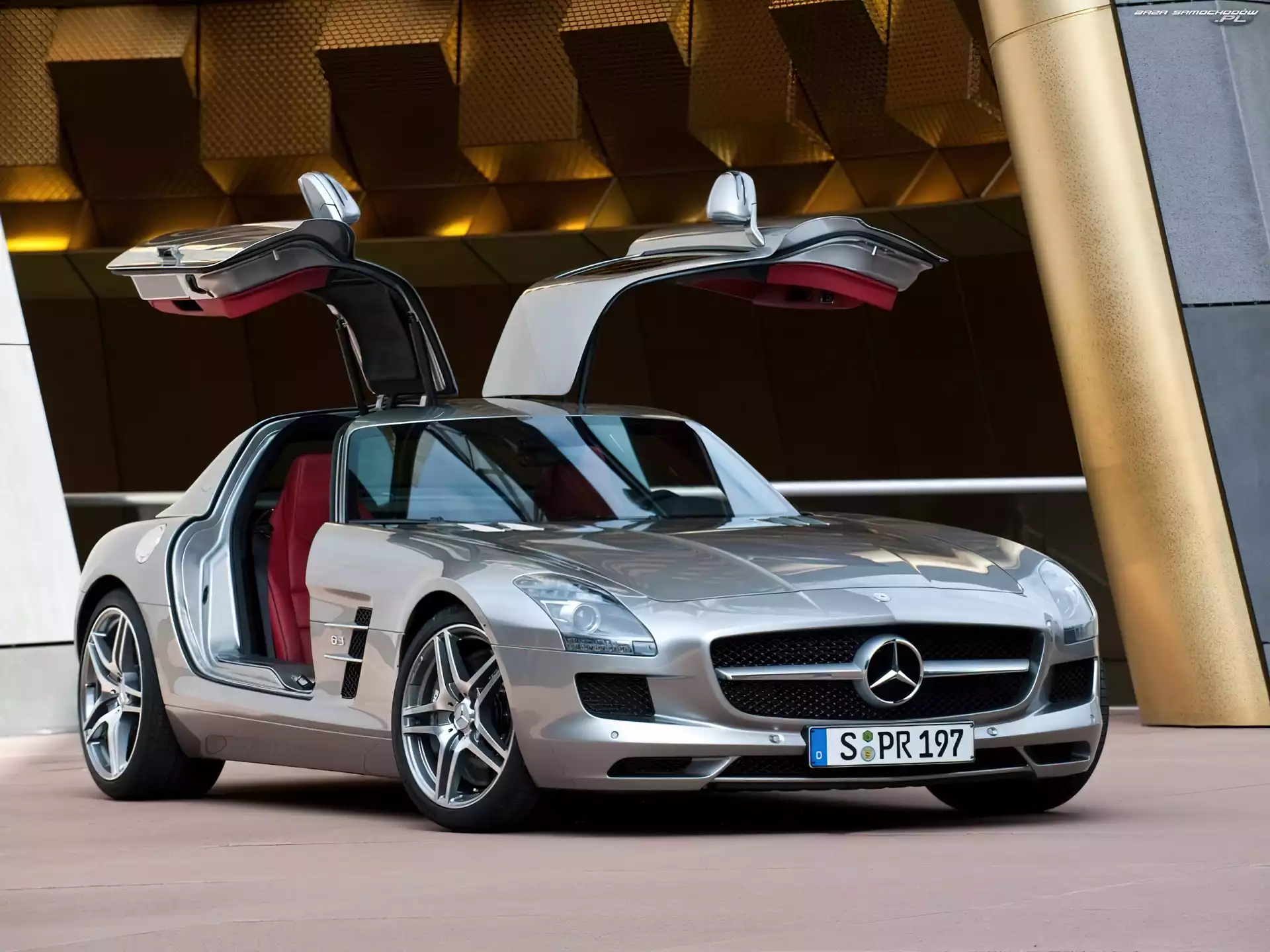 Skóry, Mercedes Benz SLS, Czerwone