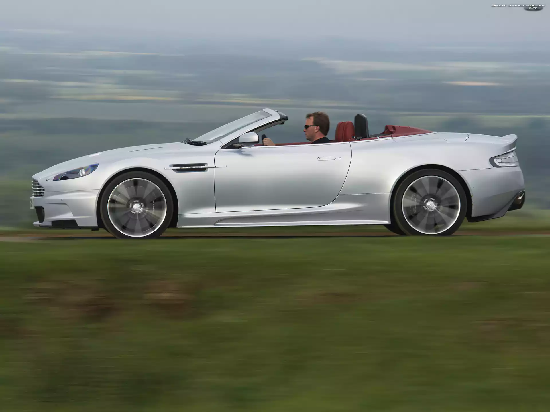 Aston Martin DBS Volante, Srebrny