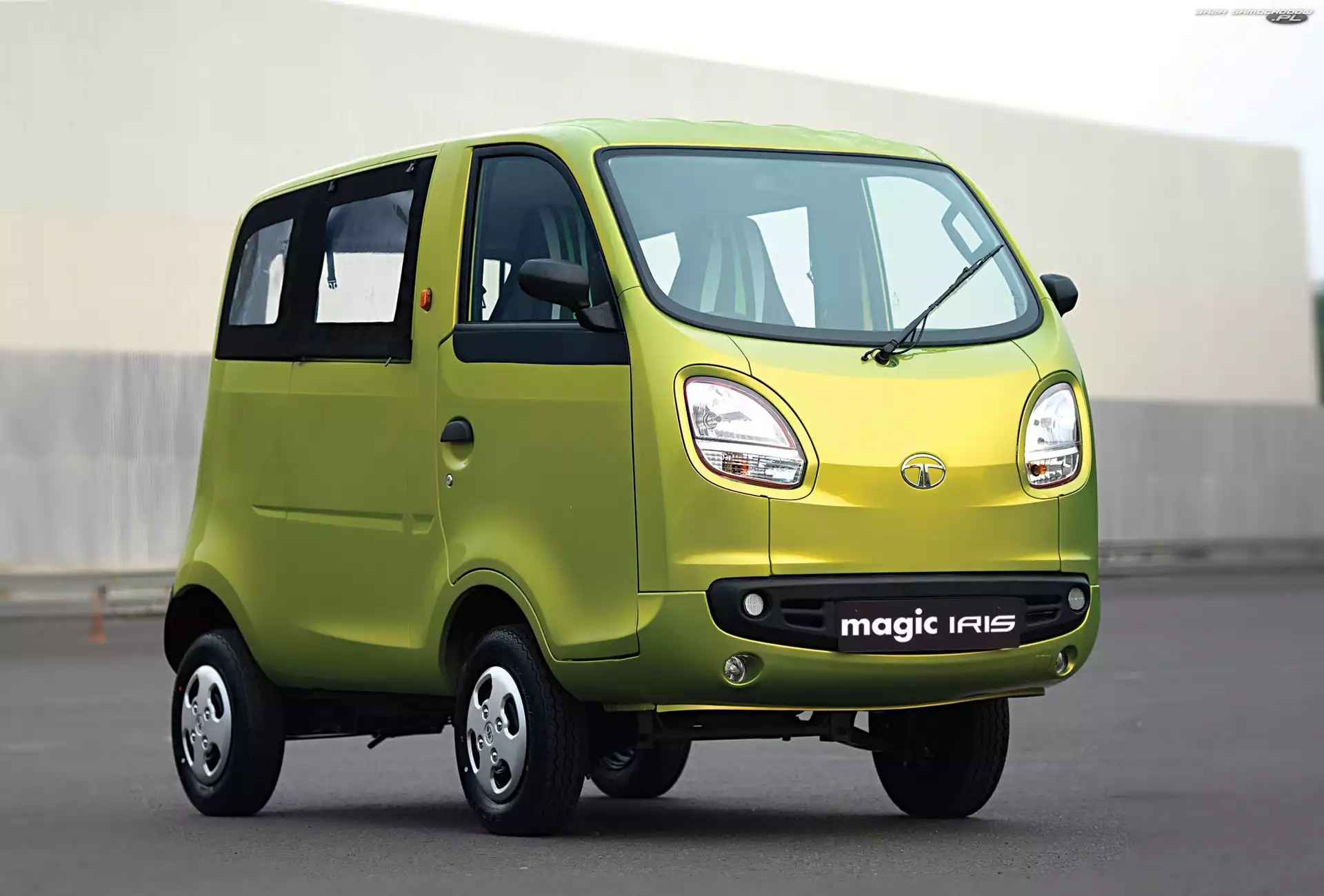 Van, Tata Magic Iris, Mikro