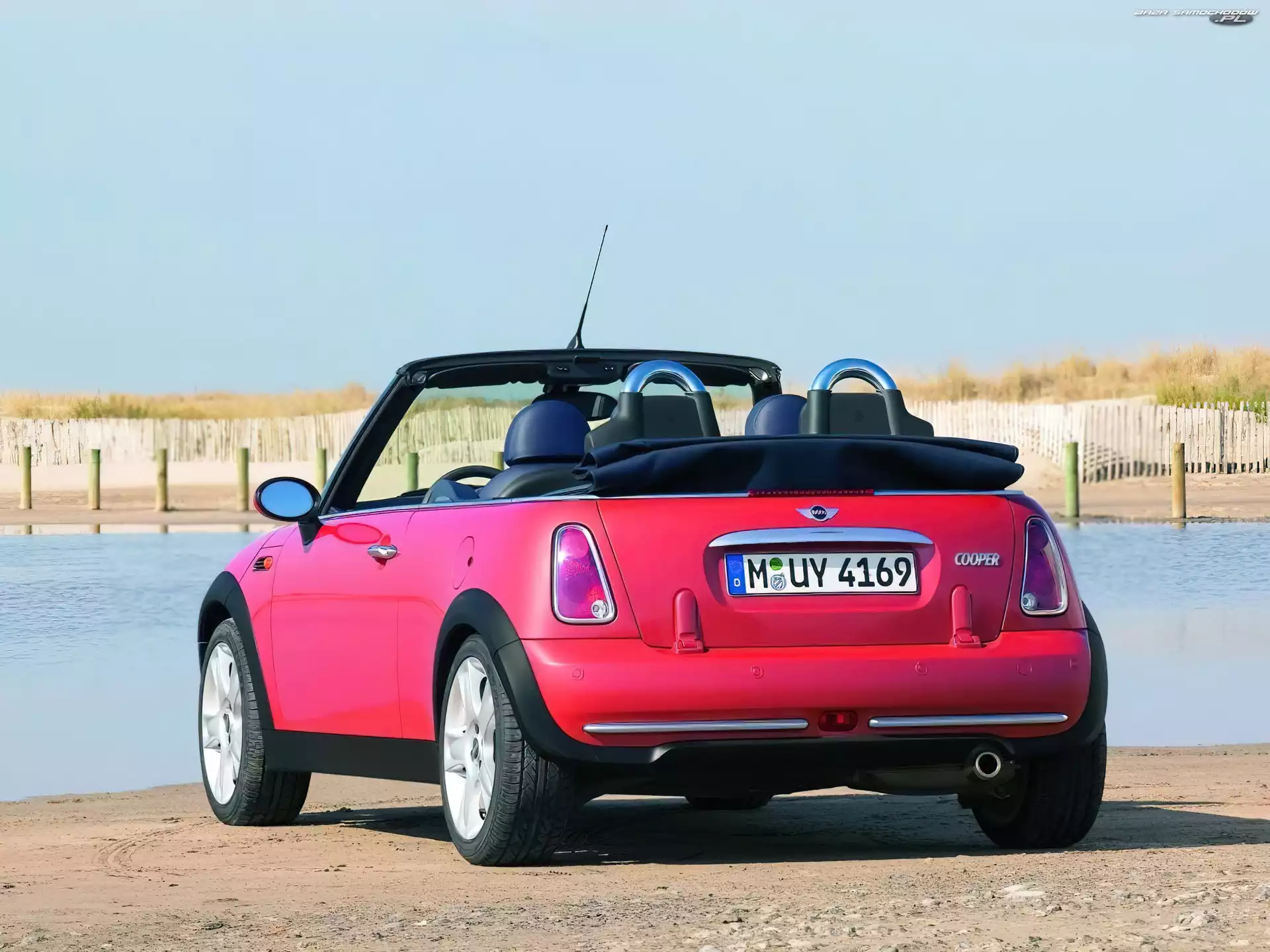 Wydechowy, Mini Cabrio, Układ