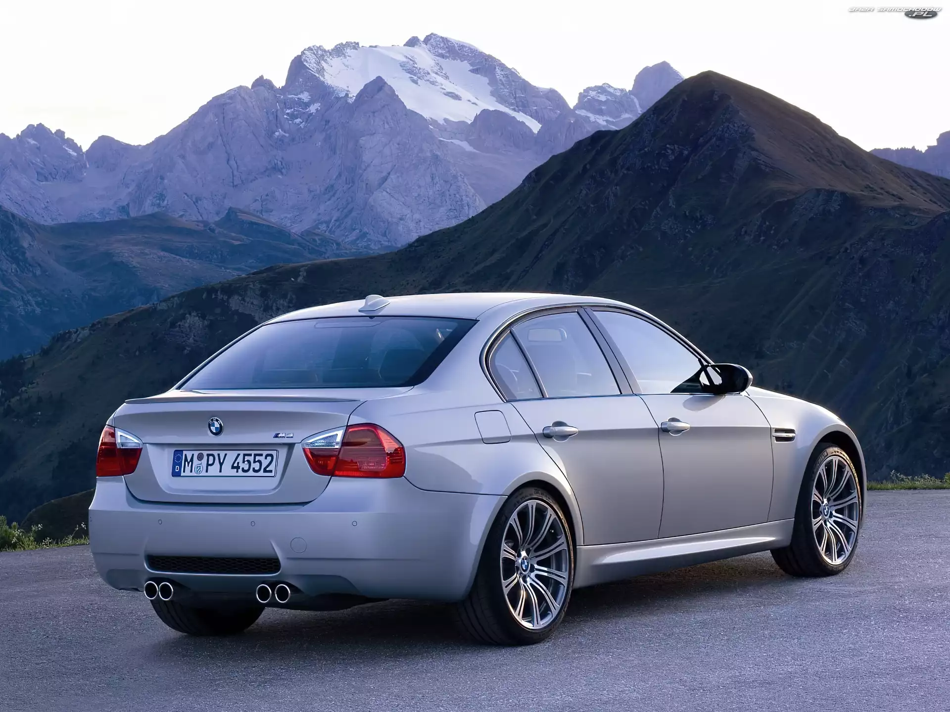 Wydechowy, BMW M3, Układ