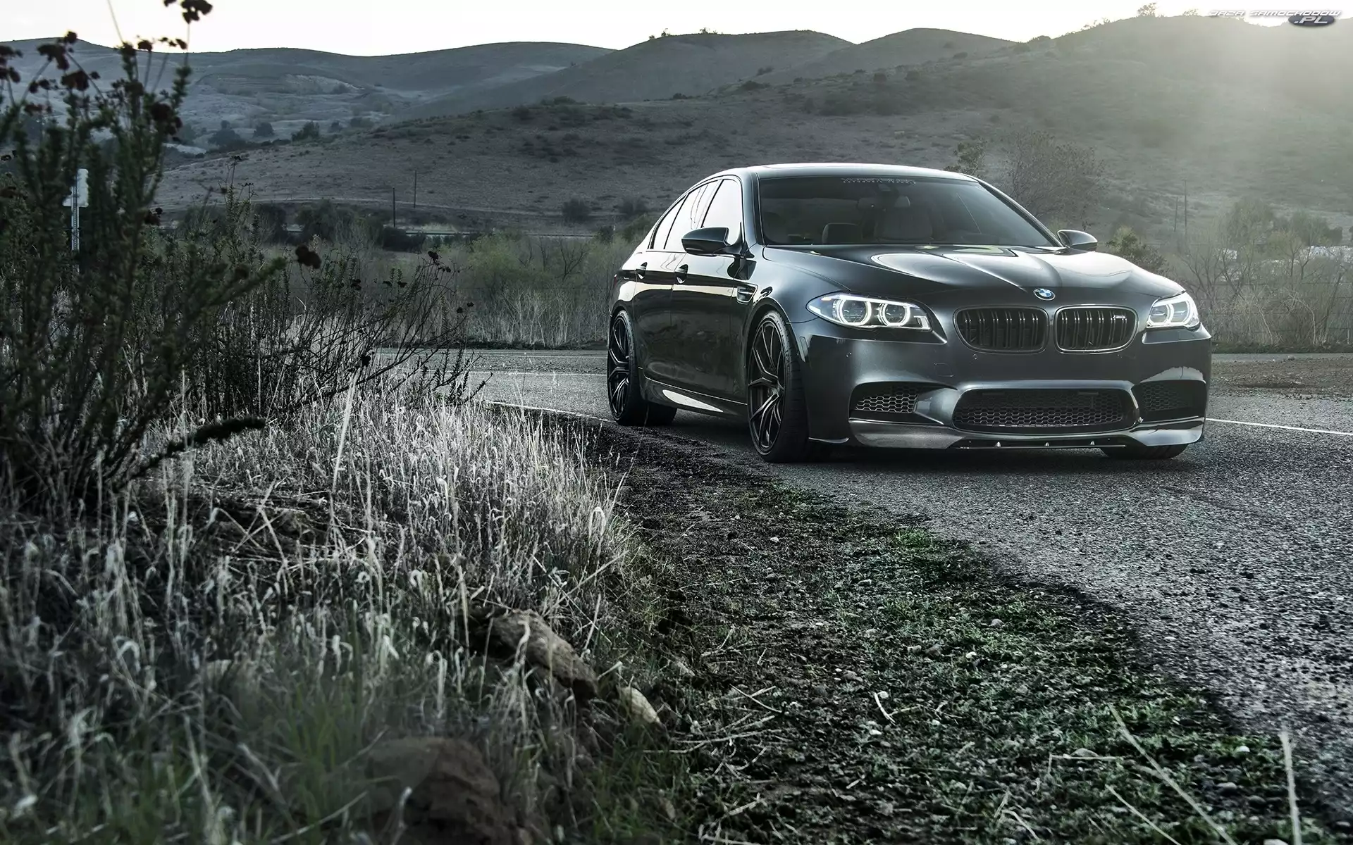 Wzgórza, BMW M5, Droga