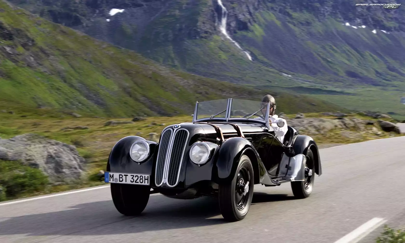 Zabytek, Czarne, BMW 328